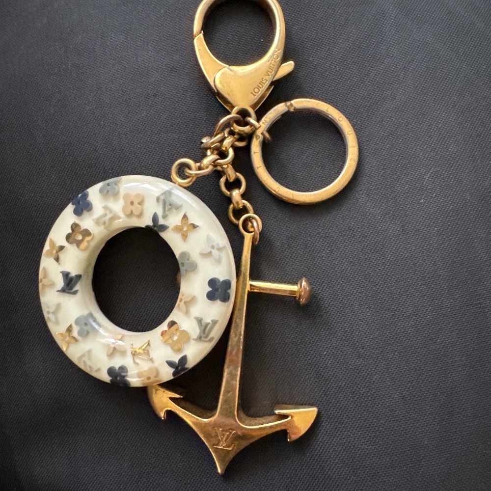 LV key charm original